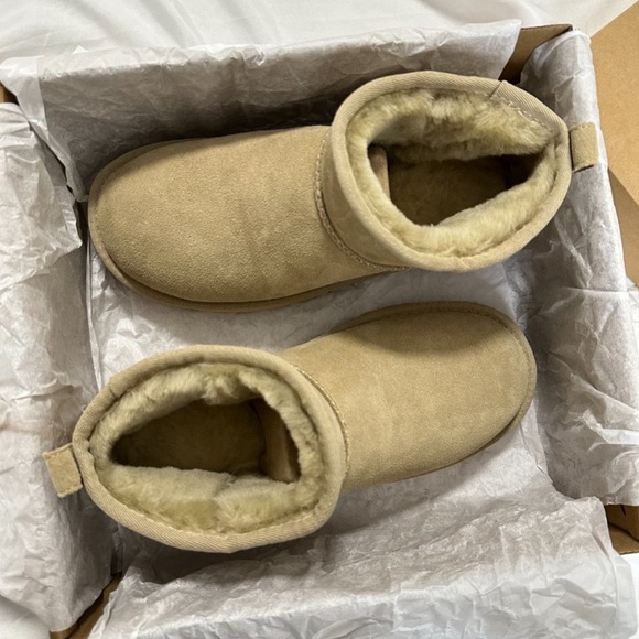 UGG Ultra Mini - Picture 5 of 10